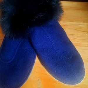 NWT UGG Mittens w/ Black Fur Cuffs ***PRICE FIRM***